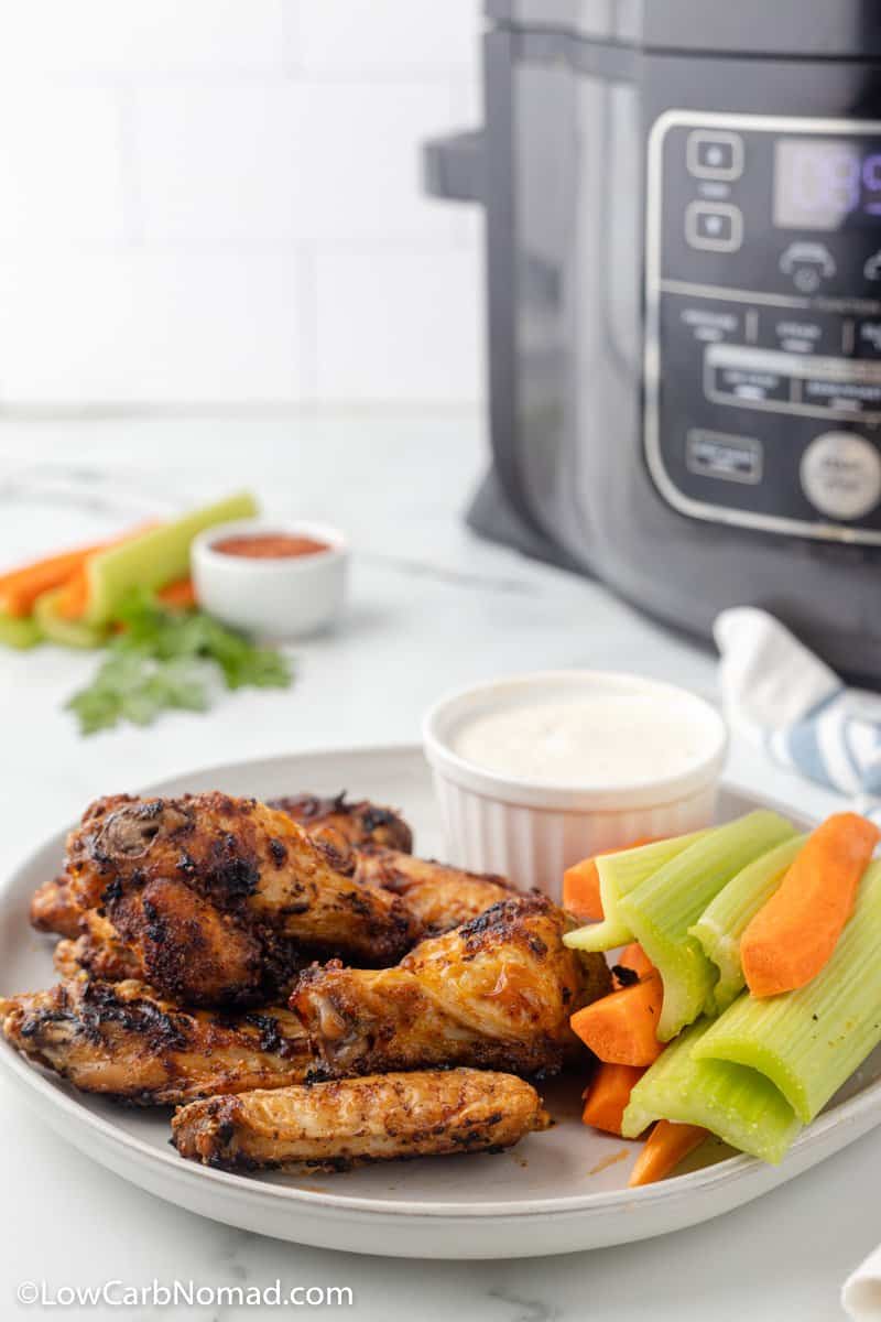 AIR FRYER CHICKEN WINGS WITH DAN-O'S DRY RUB  Easy chicken recipes,  Chicken recipes, Chicken wings